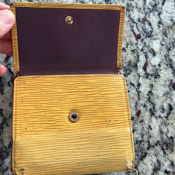 Louis Vuitton Yellow Epi Snap Wallet - Picture 5 of 12